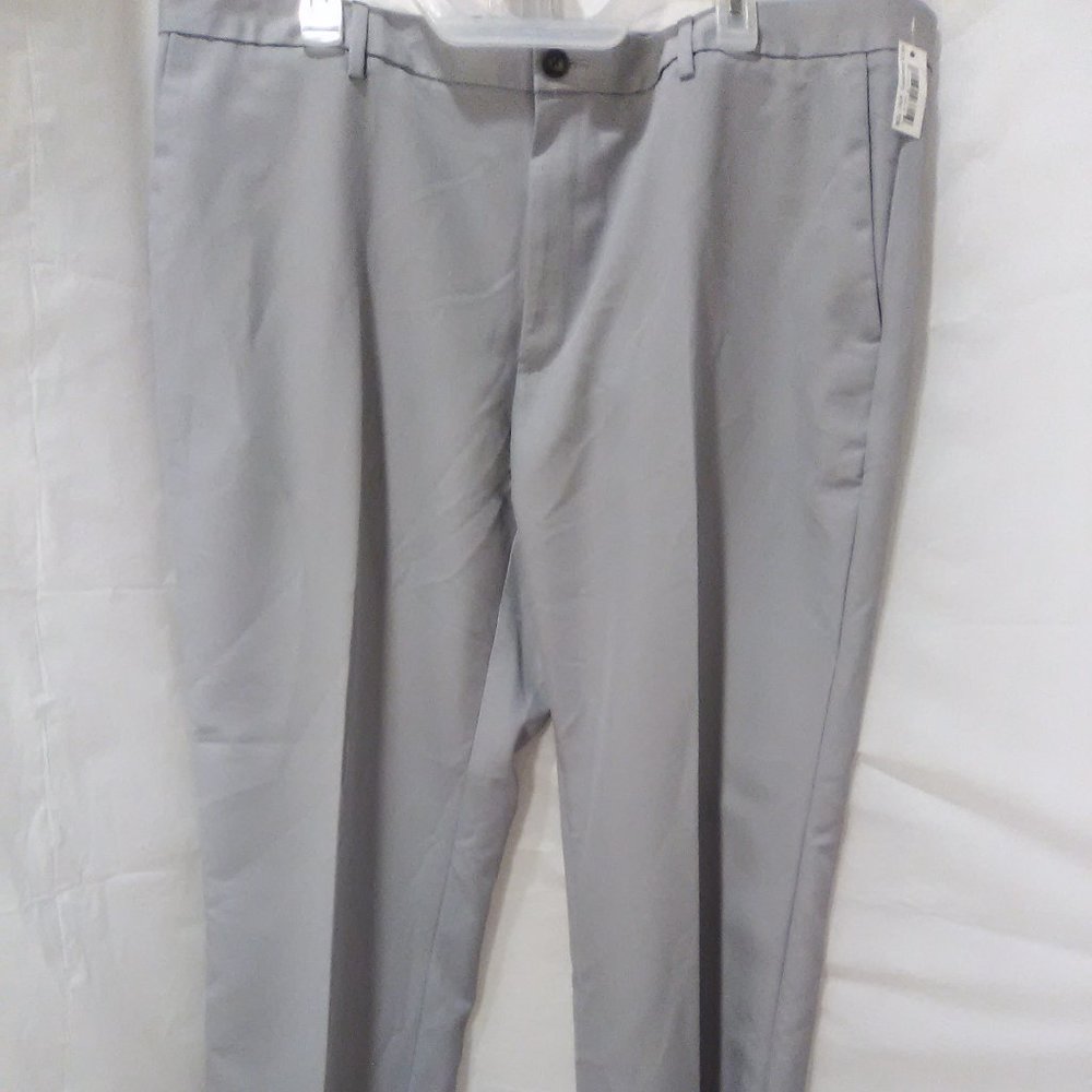 Amazon Essentials Men's Dress Pants Color Gray Size 42/28 Slim ( NWT )